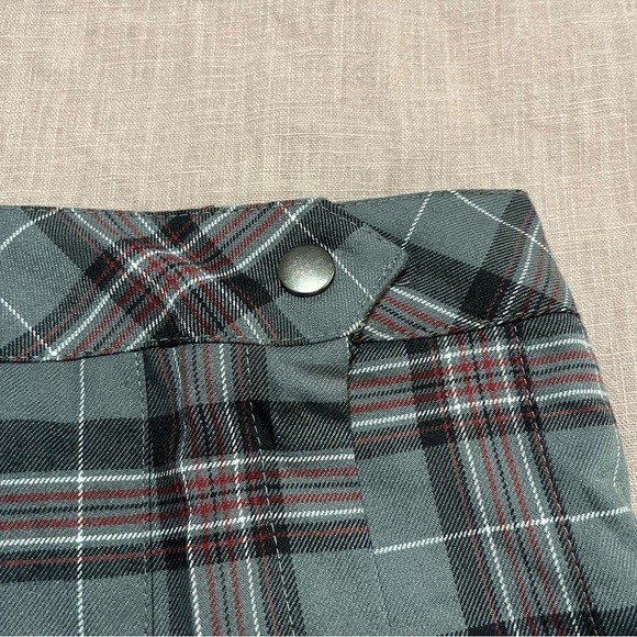 Beetlejuice Branded Plaid Pleated Skirt - Green with bugs Size Small Halloween - Picture 4 of 8